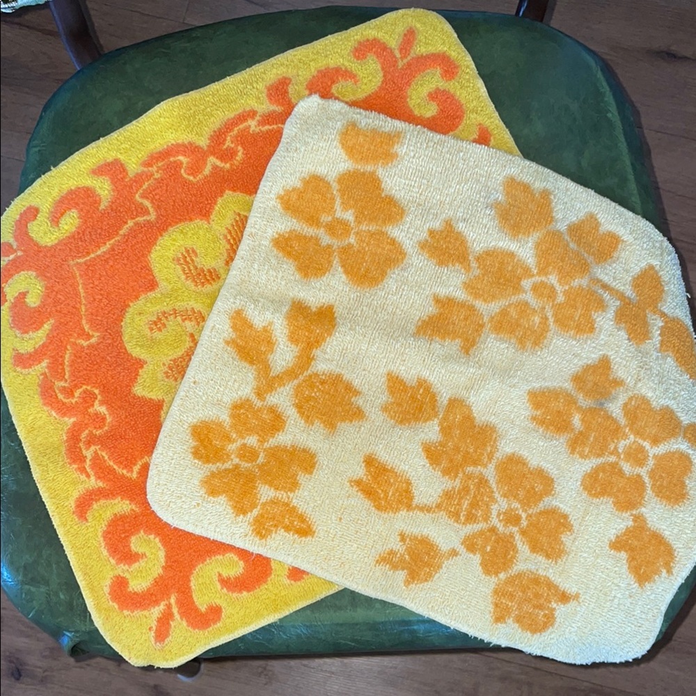 Set of 2 vintage wash cloths ✨🌼